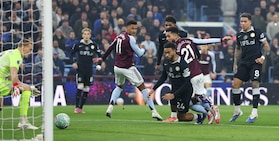 Poker Chelsea all'Aston Villa: non basta una magia di Douglas Luiz. Scatto Arsenal, frena il City