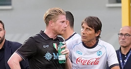 Napoli ancora in emergenza: Lobotka out, speranza McTominay. Si rivede De Bruyne!