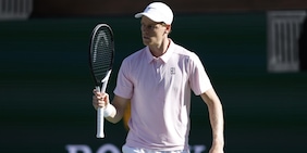 Sinner troppo forte, Shapovalov ko: agli ottavi c'è il big match inedito! Cobolli out, bene Paolini