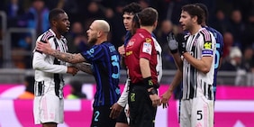 Pazzesco Bastoni, dopo la simulazione la massima onorificenza. È polemica: Kalulu cornuto e mazziato