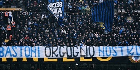 "Bastoni orgoglio nostro": l'incredibile striscione dei tifosi dell'Inter