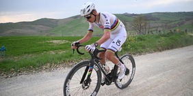 Tutti contro... quei due: sfida a Pogacar e Van der Poel