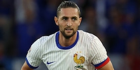 Rabiot non si allena con la Francia, Deschamps: "Colpo al ginocchio". Quando torna a Milano