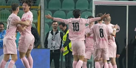 Il Palermo vince sotto gli occhi di Mattarella. Bene il Frosinone: Venezia agganciato in vetta