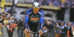 Van der Poel rivela: "Più favorito alla Parigi-Roubaix che al Giro delle Fiandre". Su Pogacar...