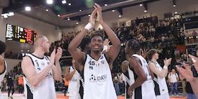 Tortona senza mira e canestri: così la Virtus vola