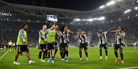 Apre David, chiude Thuram: Juve, scatto Champions e l’esultanza fa ridere tutti