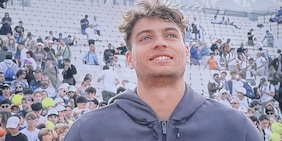 Cobolli, debutto con vittoria a Roma. Poi la frase su Sinner: "Tacci sua, ci porta sempre a..."