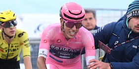 Eulalio tiene la rosa, Hindley da capitano