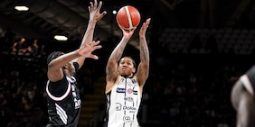 Nebbia su Bologna: Edwards stecca e Trento se la gode