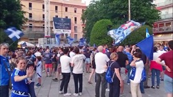 Como, pullman scoperti per la città: scatta la festa Champions League