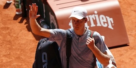 Il Gigante Sinner e gli zeloti del girarrosto Roland Garros