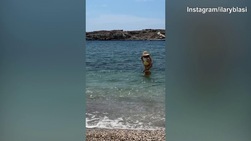 Ilary Blasi si gode il mare della Grecia