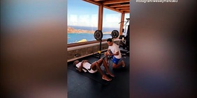 Wesley si allena con vista mare