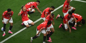 L'Egitto è agli ottavi dei Mondiali: l'Australia si arrende solo ai rigori, Salah attende Messi