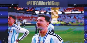 Messi piange, il megaschermo lo mostra in diretta mondiale