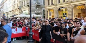 Gila a Milano, tifosi scatenati