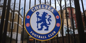 Chelsea, tolto il -6 e multina: tifosi inglesi furiosi. "Agli altri togliete punti, a loro i condoni"
