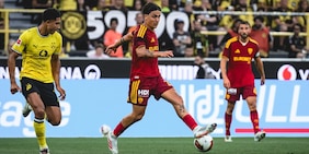 La Roma scappa con un super Dybala, il Borussia Dortmund la riacciuffa: 2-2 per Gasperini in Germania