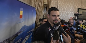 Plebiscito azzurro: nel cuore di Napoli col tifo di Mattarella