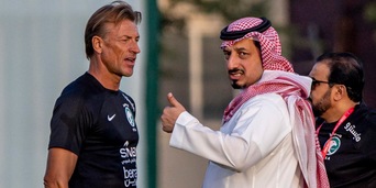 Renard, look da Martini Dry e piglio da condottiero: cos’altro?