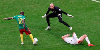 Camerun-Serbia 3-3: Milinkovic gol non basta, Vlahovic in panchina