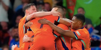 Yildiz ci prova, Akaydin illude: Turchia ko in rimonta, Olanda in semifinale