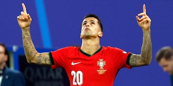 Voi lo prendereste Cancelo alla Juve? Alla Continassa ha bussato Mendes...