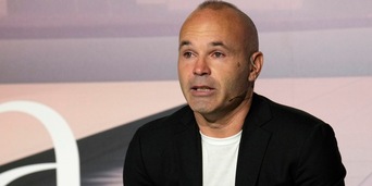 Iniesta, da Xavi e Piquè a Laporta: tutti i presenti all'addio dell'ex Barcellona