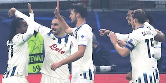 Tris Atalanta, crollo Liverpool. Show Mbappé, doppio Kolo Muani. Arsenal in vetta