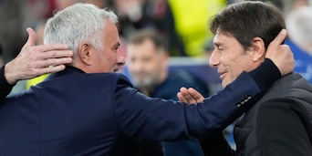 Mourinho stende Conte: il Napoli rischia l'uscita dalla Champions, ora serve un miracolo