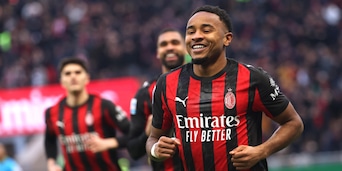 Il Milan torna a vincere sotto gli occhi di Agnelli: tris al Verona, Nkunku si sveglia