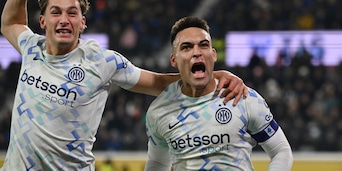 Atalanta, regalo di Natale all'Inter: sbaglia Djimsiti, Lautaro riporta Chivu in testa