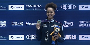 Nuoto azzurro, un 2025 da urlo: l’Italia galleggia sulle medaglie