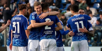 Il Como travolge il Lecce in rimonta e aspetta Roma-Juve: tris a Di Francesco, Fabregas è quinto