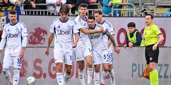 Super Como, Fabregas sbanca Cagliari con una magia di Da Cunha e rilancia la sfida a Roma e Juve