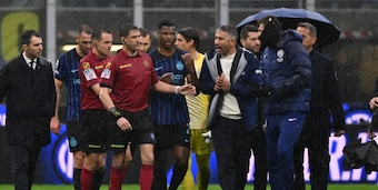 Inter, saltano i nervi: il pari di Krstovic manda tutti fuori di testa, Chivu espulso
