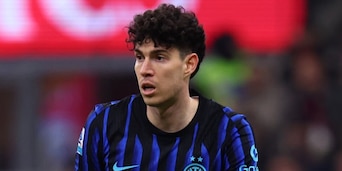 Bastoni e quel sì al Barcellona che fa tremare l'Inter: l'indiscrezione rimbomba dalla Spagna