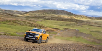 Nuovo Ford Ranger PHEV pick-up dal cuore elettrico