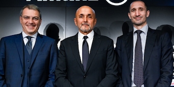 Spalletti firma il rinnovo e la Juve sogna in grande: da Elkann a Chiellini, retroscena e cifre dell'accordo