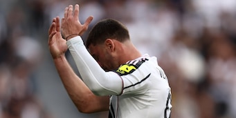 Resilienza Vlahovic tra silenzi e famiglia: il nuovo stop e l'ennesima attesa per lui e la Juve