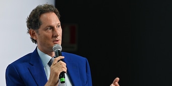 Elkann: "Ferrari al lavoro per tornare più forte di prima". E Vigna: "Corriamo per vincere"