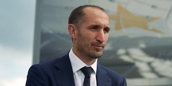 Chiellini e la perfezione Juve: "Società modello anche nelle difficoltà. Qui c'è una garanzia". E sul futuro...