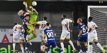 Il Verona fallisce l'ultimo match point, Serie B a un passo: bufera Var al 96', solo pari col Lecce