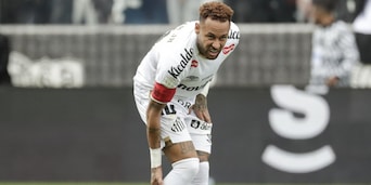 Neymar infortunato, in Brasile è allarmismo: i tempi di recupero verso il Mondiale, cosa è successo