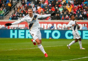 Ibrahimovic apre al ritorno al Manchester United: "Se hanno bisogno sono qui"