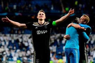 Juve, De Ligt sotto assedio: in campo e sul mercato