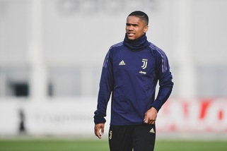 Juve, ecco i convocati per l'Atletico Madrid: non c'è Douglas Costa, infortunato nella rifinitura