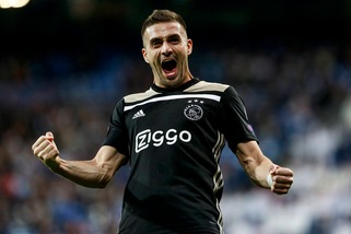 Ajax, messaggio alla Juventus: 3-1 al Psv e campionato riaperto