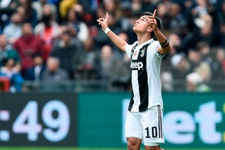Dybala: «Juve? Firmai al mare. Ronaldo il mio idolo»